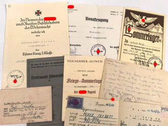 Gruppe Ausweise und Urkunden eines Hitlerjungen und späteren Angehörigen im Panzer Grenadier Regiment 1