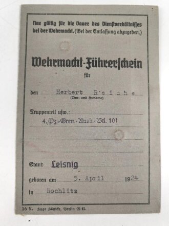 Gruppe Ausweise und Urkunden eines Hitlerjungen und späteren Angehörigen im Panzer Grenadier Regiment 1