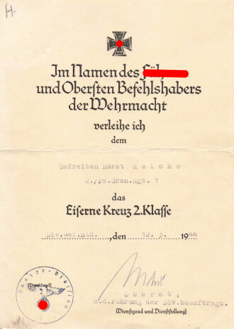 Gruppe Ausweise und Urkunden eines Hitlerjungen und späteren Angehörigen im Panzer Grenadier Regiment 1