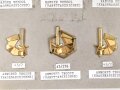 Schweden, Sammlung Armabzeichen und Kragenabzeichen, auf Karton befestigt