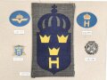 Schweden, Sammlung verschiedener Militärabzeichen, auf Karton befestigt