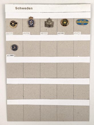 Schweden, Sammlung Kleinabzeichen, auf Karton befestigt