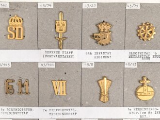 Schweden, Sammlung Regimentsabzeichen, auf Karton befestigt