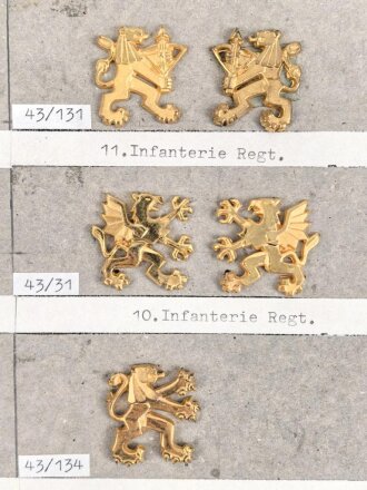 Schweden, Sammlung Regimentsabzeichen, auf Karton geklebt