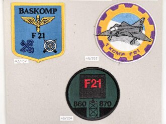 Schweden, Sammlung Ärmelabzeichen der Luftwaffe, auf Karton getackert