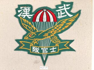 China, Sammlung Ärmelabzeichen, auf Karton getackert