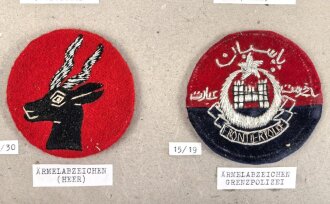Pakistan, Sammlung Ärmelabzeichen, auf Karton geklebt