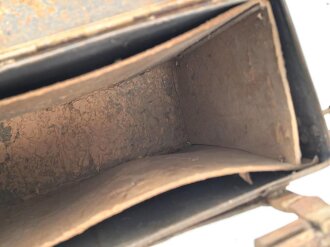 Wehrmacht Motorrad Packtasche mit Halterung. Originallack, ungereinigt