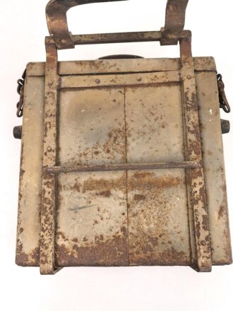 Wehrmacht Motorrad Packtasche mit Halterung. Originallack, ungereinigt
