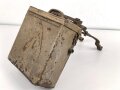 Wehrmacht Motorrad Packtasche mit Halterung. Originallack, ungereinigt