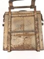 Wehrmacht Motorrad Packtasche mit Halterung. Originallack, ungereinigt