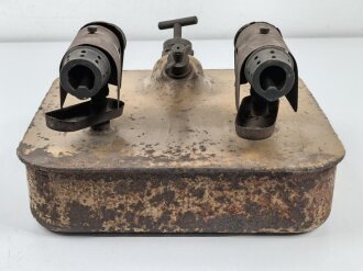Vorheizer, Anwärmer für Motoren der Wehrmacht. Seltene Ausführung vermutlich für Panzerfahrzeuge, Originallack, ungereinigt und vollständig leer