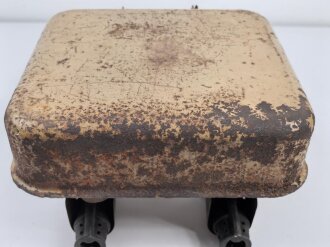 Vorheizer, Anwärmer für Motoren der Wehrmacht. Seltene Ausführung vermutlich für Panzerfahrzeuge, Originallack, ungereinigt und vollständig leer