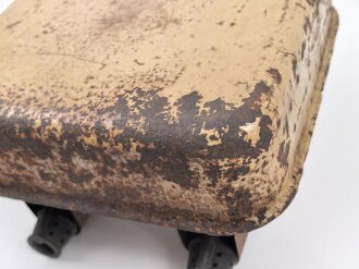 Vorheizer, Anwärmer für Motoren der Wehrmacht. Seltene Ausführung vermutlich für Panzerfahrzeuge, Originallack, ungereinigt und vollständig leer