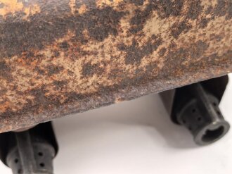 Vorheizer, Anwärmer für Motoren der Wehrmacht. Seltene Ausführung vermutlich für Panzerfahrzeuge, Originallack, ungereinigt und vollständig leer