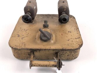 Vorheizer, Anwärmer für Motoren der Wehrmacht. Seltene Ausführung vermutlich für Panzerfahrzeuge, Originallack, ungereinigt und vollständig leer