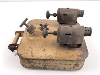 Vorheizer, Anwärmer für Motoren der Wehrmacht. Seltene Ausführung vermutlich für Panzerfahrzeuge, Originallack, ungereinigt und vollständig leer