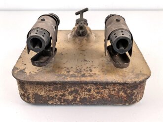 Vorheizer, Anwärmer für Motoren der Wehrmacht. Seltene Ausführung vermutlich für Panzerfahrzeuge, Originallack, ungereinigt und vollständig leer