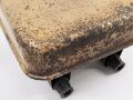 Vorheizer, Anwärmer für Motoren der Wehrmacht. Seltene Ausführung vermutlich für Panzerfahrzeuge, Originallack, ungereinigt und vollständig leer