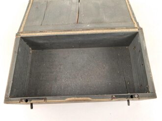 KFZ Verbandkasten Wehrmacht. Einheitsfarbe Originallack, ungereinigt