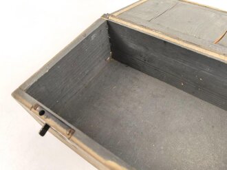 KFZ Verbandkasten Wehrmacht. Einheitsfarbe Originallack, ungereinigt