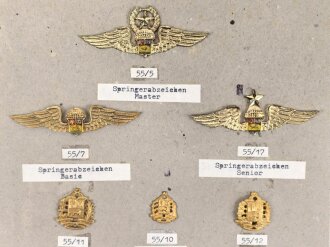Venezuela, Sammlung verschiedene Abzeichen der Luftwaffe, auf Karton befestigt