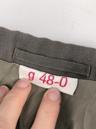DDR, Uniformjacke eines Angehörigen im Wachregiment Felix Dzierzynski. Ungetragenes Stück, datiert 1988