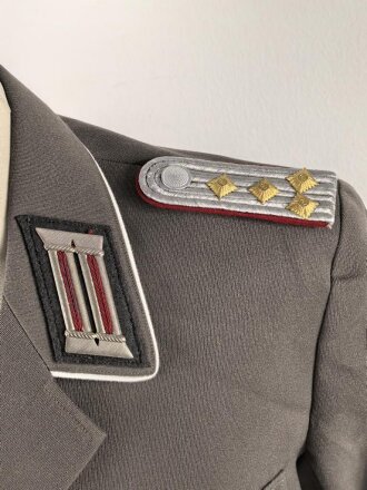 DDR, Uniformjacke eines Angehörigen im Wachregiment...