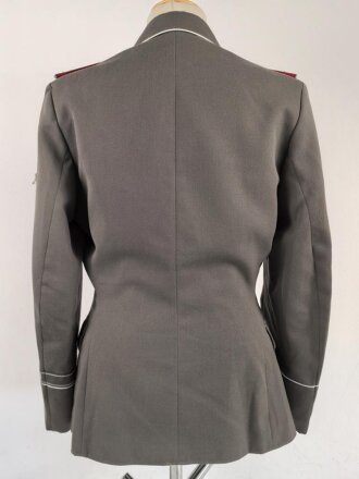 DDR, Uniformjacke eines Angehörigen im Wachregiment Felix Dzierzynski. Ungetragenes Stück, datiert 1988