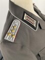 DDR, Uniformjacke eines Angehörigen im Wachregiment Felix Dzierzynski. Ungetragenes Stück, datiert 1988