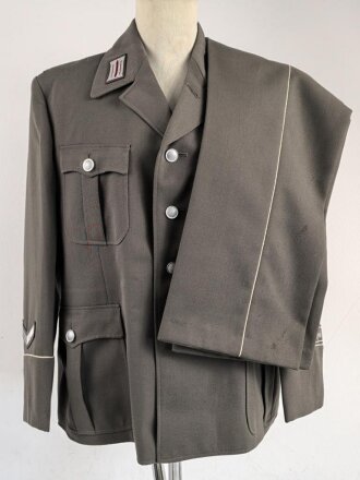 DDR, Uniformjacke und Hose eines Angehörigen im...