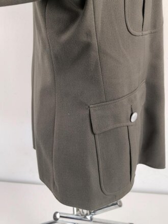 DDR, Uniformjacke und Hose eines Angehörigen im Wachregiment „Feliks Dzierzynski“ Die Jaxcke datiert 1975, guter Gesamtzustand