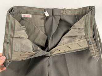 DDR, Uniformjacke und Hose eines Angehörigen im Wachregiment „Feliks Dzierzynski“ Die Jaxcke datiert 1975, guter Gesamtzustand