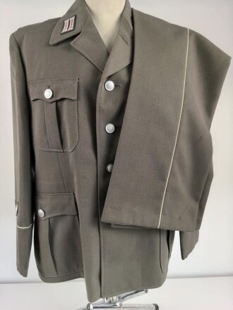 DDR, Uniformjacke und Hose eines Angehörigen im...