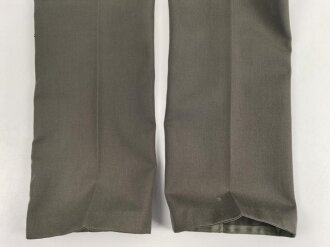 DDR, Uniformjacke und Hose eines Angehörigen im Wachregiment „Feliks Dzierzynski“ Die Jaxcke datiert 1975, guter Gesamtzustand