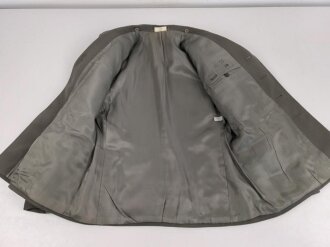 DDR, Uniformjacke und Hose eines Angehörigen im Wachregiment „Feliks Dzierzynski“ Die Jaxcke datiert 1975, guter Gesamtzustand