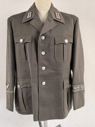 DDR, Uniformjacke und Hose eines Angehörigen im Wachregiment „Feliks Dzierzynski“ Die Jaxcke datiert 1975, guter Gesamtzustand