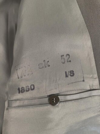 DDR, Uniformjacke und Hose eines Angehörigen im Wachregiment „Feliks Dzierzynski“ Die Jaxcke datiert 1975, guter Gesamtzustand