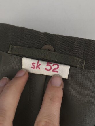 DDR, Uniformjacke und Hose eines Angehörigen im Wachregiment „Feliks Dzierzynski“ Die Jaxcke datiert 1975, guter Gesamtzustand