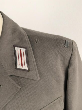 DDR, Uniformjacke und Hose eines Angehörigen im Wachregiment „Feliks Dzierzynski“ Die Jaxcke datiert 1975, guter Gesamtzustand