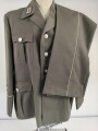 DDR, Uniformjacke und Hose eines Angehörigen im Wachregiment „Feliks Dzierzynski“ Die Jaxcke datiert 1975, guter Gesamtzustand