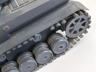 Panzer Kampfwagen IV . Übungs- und Erkennungsmodell der Wehrmacht. Originallack, leicht beschädigt, Gesamtlänge 50cm.