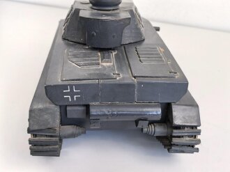 Panzer Kampfwagen IV . Übungs- und Erkennungsmodell der Wehrmacht. Originallack, leicht beschädigt, Gesamtlänge 50cm.