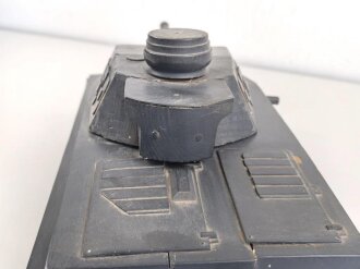 Panzer Kampfwagen IV . Übungs- und Erkennungsmodell der Wehrmacht. Originallack, leicht beschädigt, Gesamtlänge 50cm.