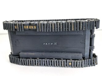 Panzer Kampfwagen IV . Übungs- und Erkennungsmodell der Wehrmacht. Originallack, leicht beschädigt, Gesamtlänge 50cm.