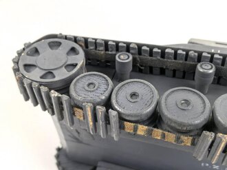 Panzer Kampfwagen IV . Übungs- und Erkennungsmodell der Wehrmacht. Originallack, leicht beschädigt, Gesamtlänge 50cm.