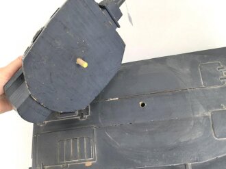 Panzer Kampfwagen IV . Übungs- und Erkennungsmodell der Wehrmacht. Originallack, leicht beschädigt, Gesamtlänge 50cm.