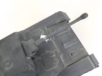Panzer Kampfwagen IV . Übungs- und Erkennungsmodell der Wehrmacht. Originallack, leicht beschädigt, Gesamtlänge 50cm.