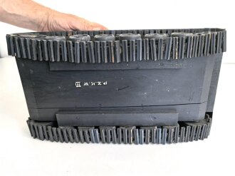 Panzer Kampfwagen III . Übungs- und Erkennungsmodell der Wehrmacht. Originallack, leicht beschädigt, Gesamtlänge 50cm.