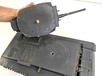 Panzer Kampfwagen III . Übungs- und Erkennungsmodell der Wehrmacht. Originallack, leicht beschädigt, Gesamtlänge 50cm.